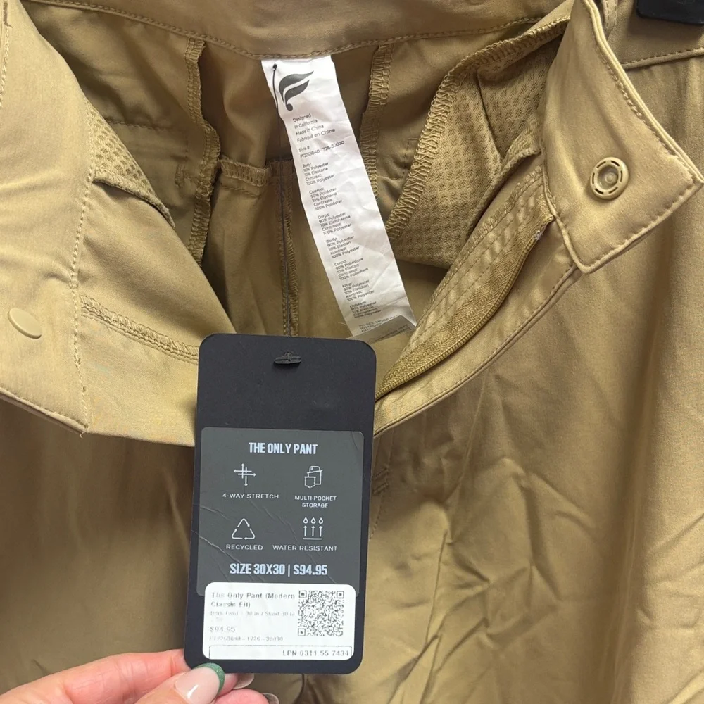 Men’s Fabletics The Only Pant Men's Khaki Pants 30x30 New - Picture 2 of 3